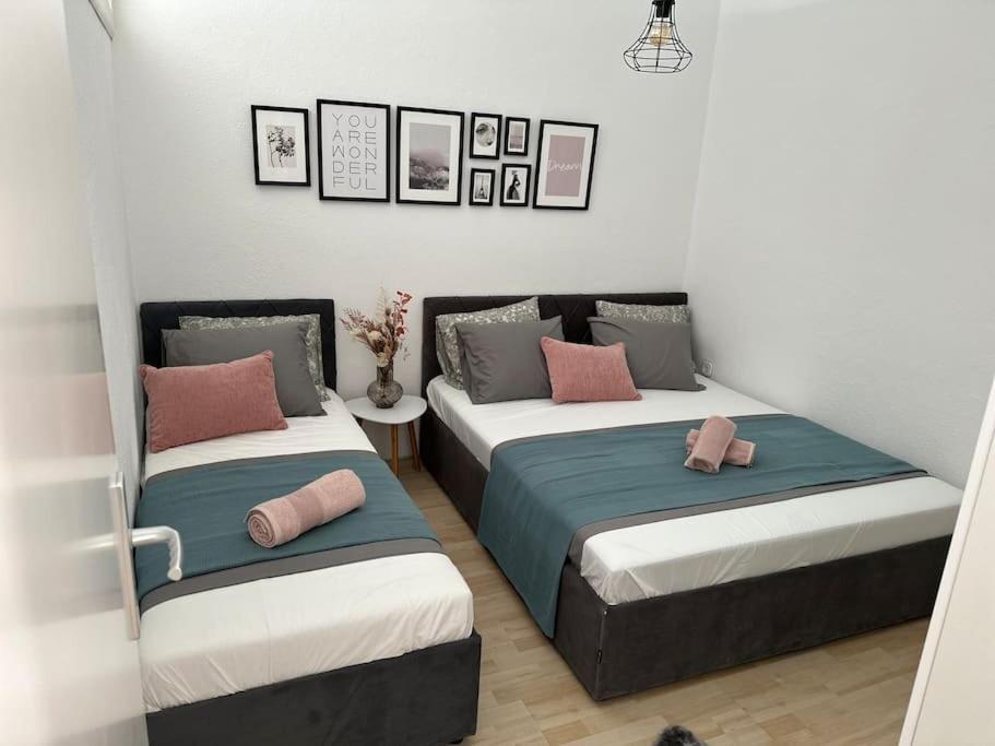 Beautiful Fully Renovated Apartment By The Sea, Large Balcony With Enchanting Views Neum Esterno foto