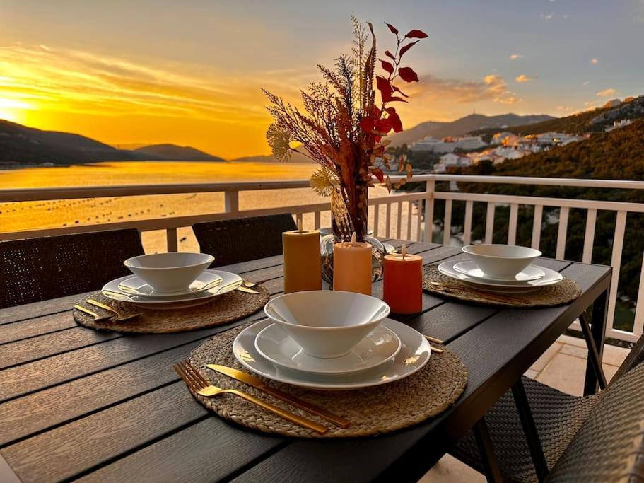 Beautiful Fully Renovated Apartment By The Sea, Large Balcony With Enchanting Views Neum Esterno foto