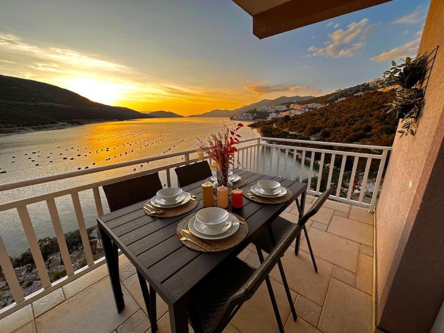 Beautiful Fully Renovated Apartment By The Sea, Large Balcony With Enchanting Views Neum Esterno foto