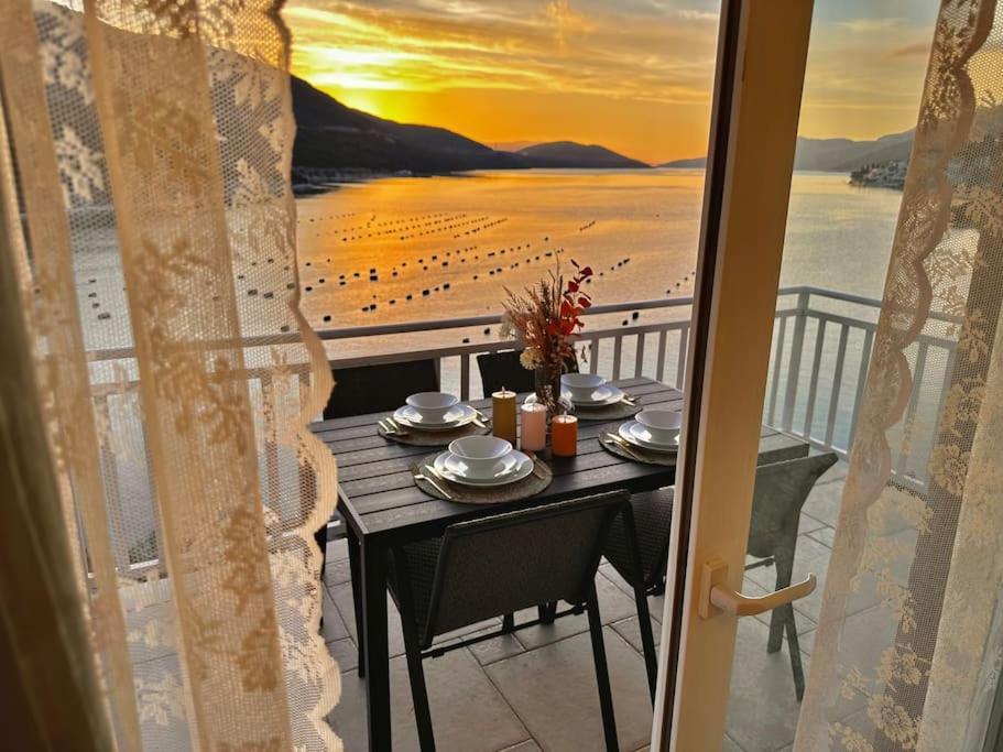 Beautiful Fully Renovated Apartment By The Sea, Large Balcony With Enchanting Views Neum Esterno foto