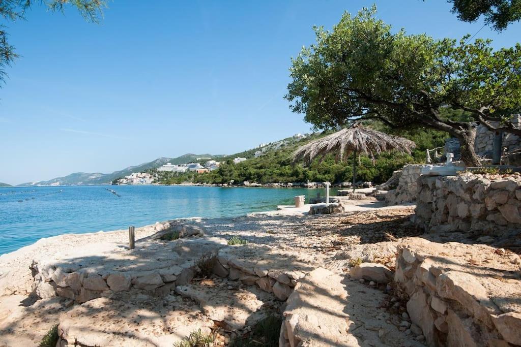 Beautiful Fully Renovated Apartment By The Sea, Large Balcony With Enchanting Views Neum Esterno foto